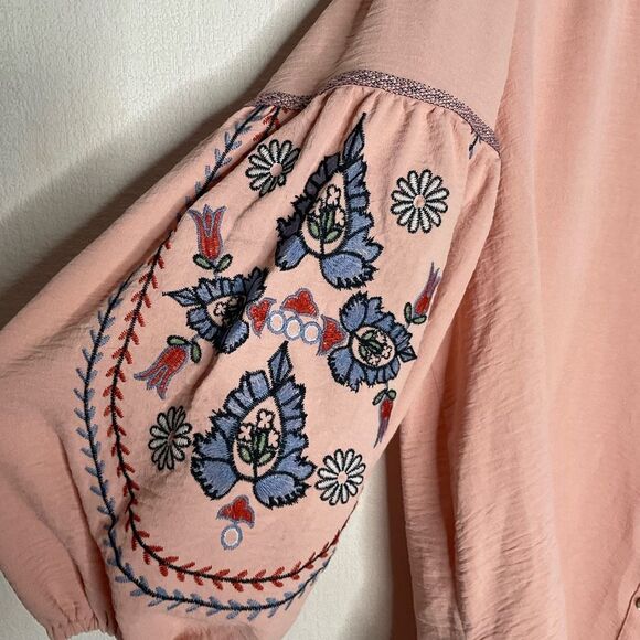FIG and FLOWER Anthro Top Women’s size M Pink Floral Embroidered Peasant Blouse - Picture 4 of 9